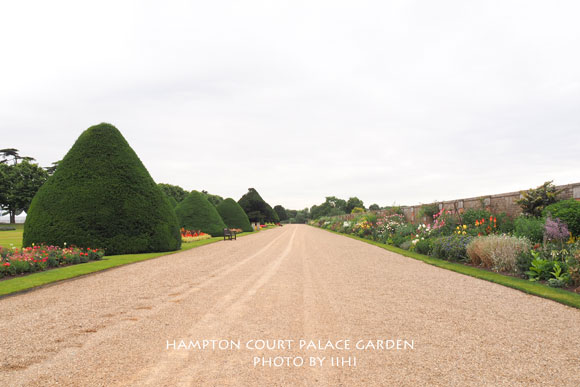 HamptonCourtgarden015.jpg