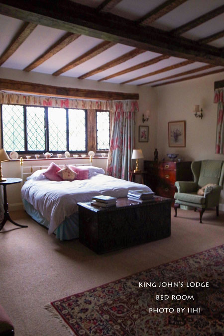 KingJohn'sLodge-bedroom2.jpg