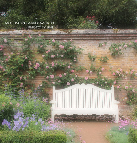 MottisfontAbbeygarden01ihi.jpg