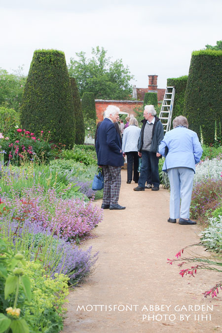 MottisfontAbbeygarden33_iih.jpg