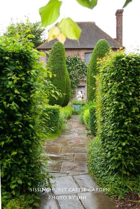 sissinghurstcastle-garden11.jpg